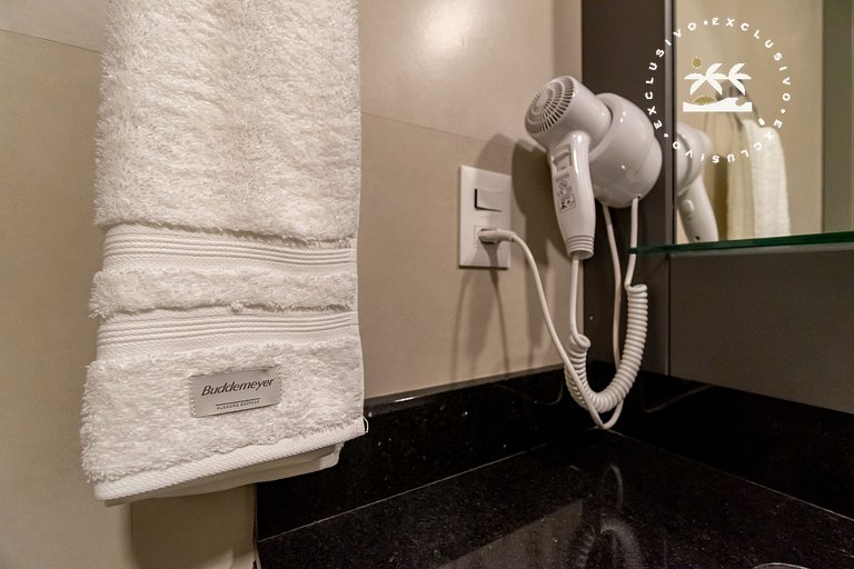 Aion 104 - Flat c/ cozinha - 50 metros da praia