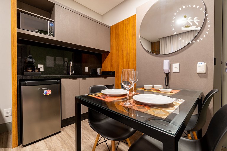 Aion 104 - Flat c/ cozinha - 50 metros da praia