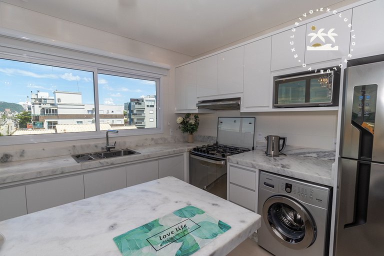 Costa Leste 203 - Apto com 2 suítes - 50 metros da Praia do