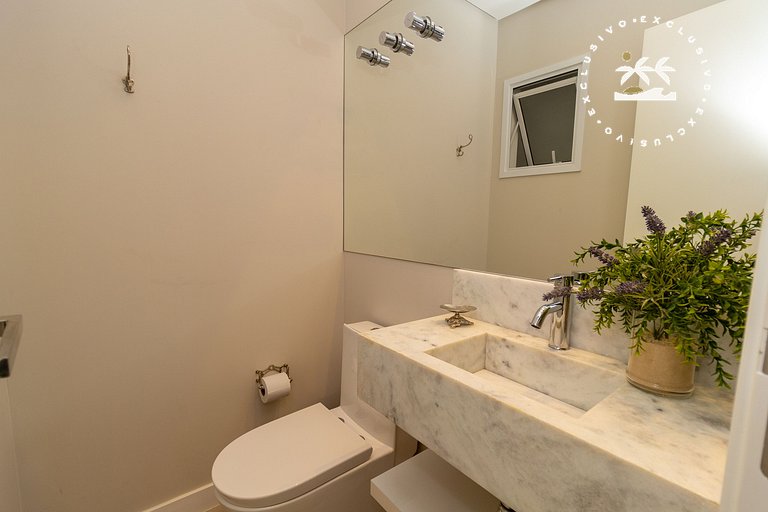 Costa Leste 203 - Apto com 2 suítes - 50 metros da Praia do