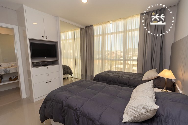 Costa Leste 203 - Apto com 2 suítes - 50 metros da Praia do