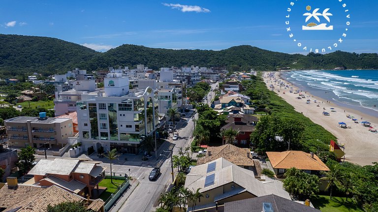 Costa Leste 203 - Apto com 2 suítes - 50 metros da Praia do