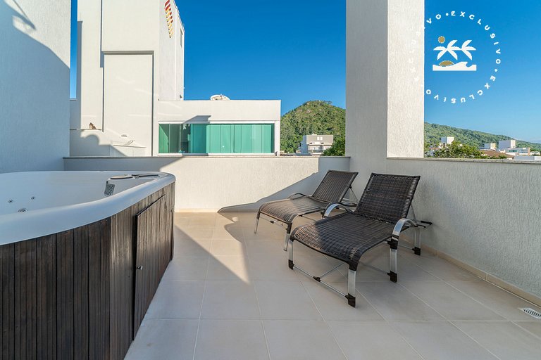 Excelente cobertura duplex com jacuzzi particular, localizad