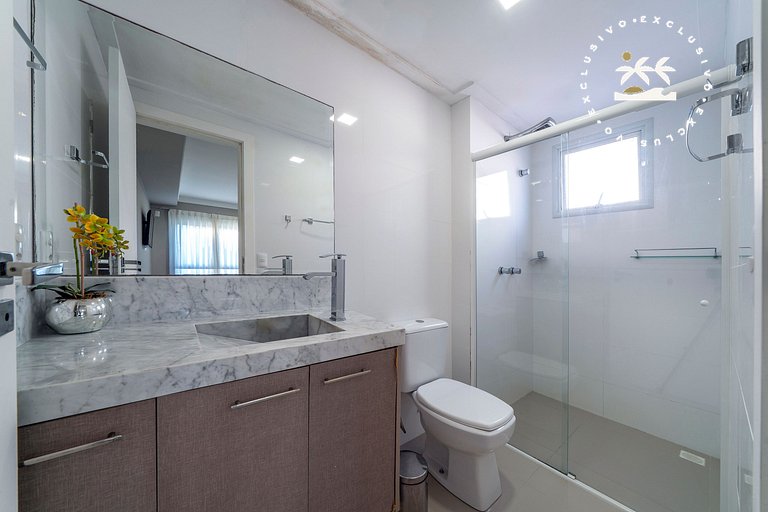 Excelente cobertura duplex com jacuzzi particular, localizad
