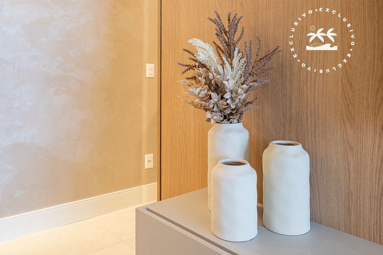 Lumina 703B – Luxo na Praia de Bombas