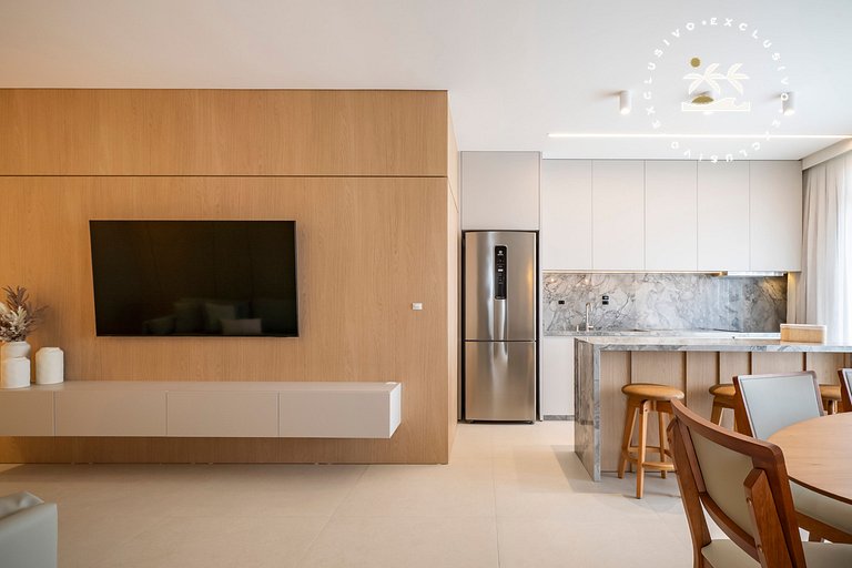 Lumina 703B – Luxo na Praia de Bombas