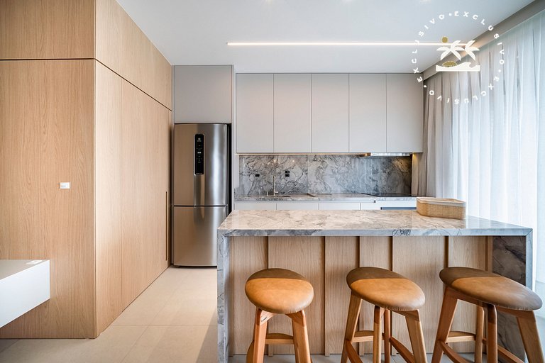 Lumina 703B – Luxo na Praia de Bombas