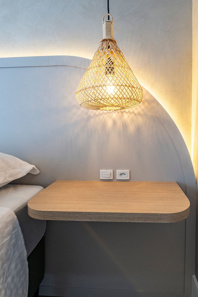 Lumina 703B – Luxo na Praia de Bombas