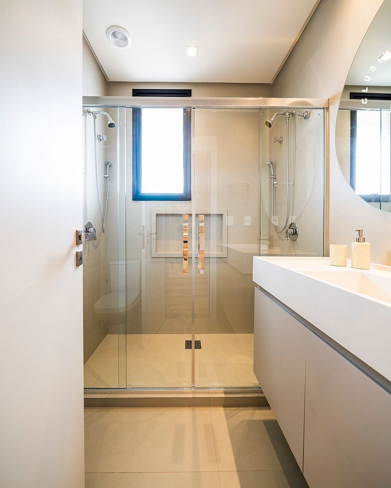 Lumina 703B – Luxo na Praia de Bombas