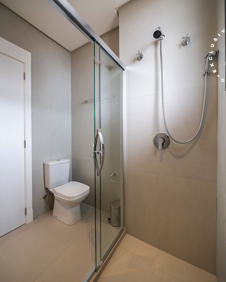 Lumina 703B – Luxo na Praia de Bombas