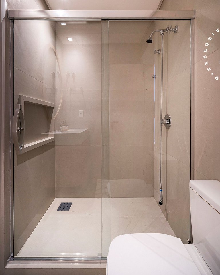 Lumina 703B – Luxo a 50 metros da Praia de Bombas