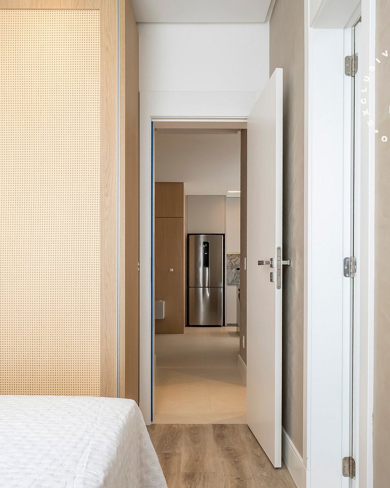 Lumina 703B – Luxo na Praia de Bombas