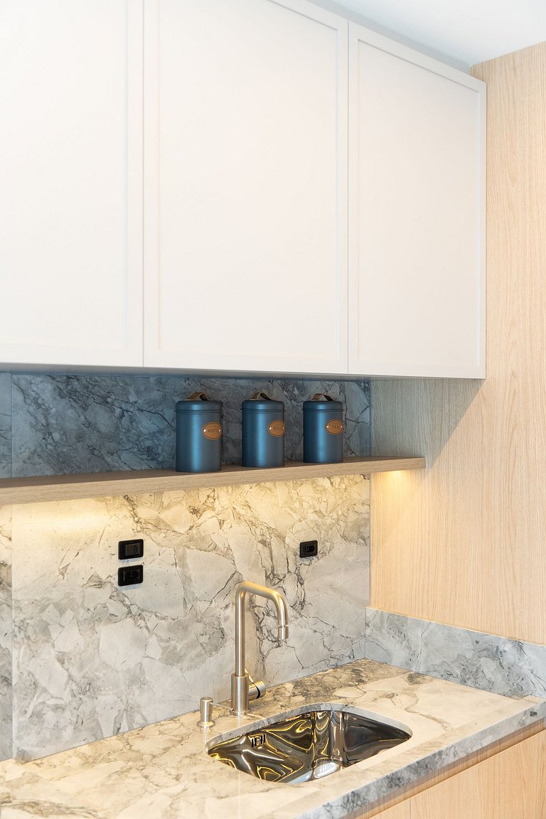 Lumina 602B – Luxo a 50 metros da Praia de Bombas