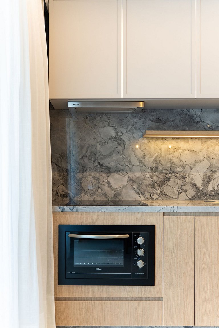 Lumina 602B – Luxo na Praia de Bombas