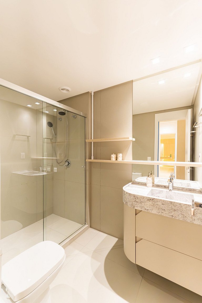 Lumina 702B – Luxo na Praia de Bombas