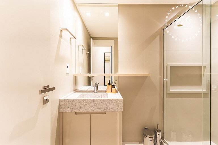 Lumina 702B – Luxo na Praia de Bombas