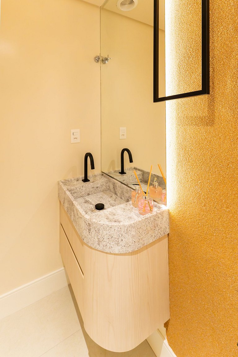 Lumina 702B – Luxo na Praia de Bombas