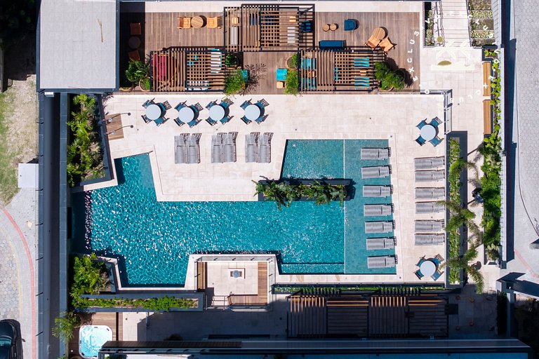 Lumina 702B – Luxo na Praia de Bombas