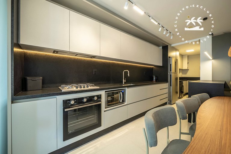 Lumina 605B – Luxo a 50 metros da Praia de Bombas